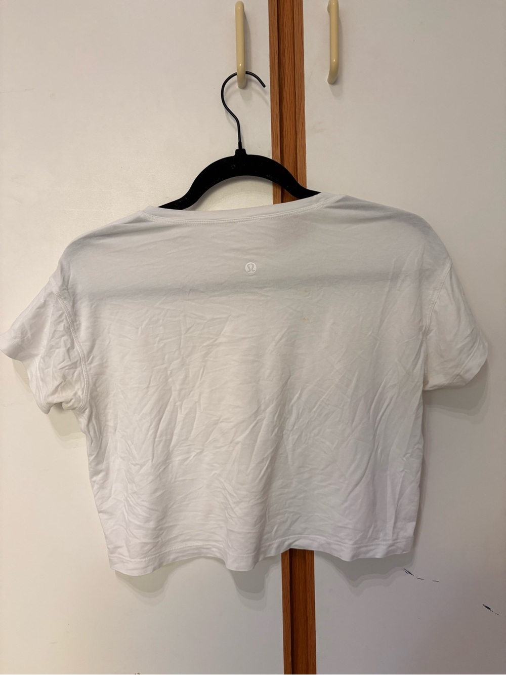 Lululemon White Short Sleeve Cropped Tee